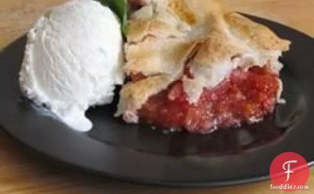 Orange-Kissed Strawberry Rhubarb Pie