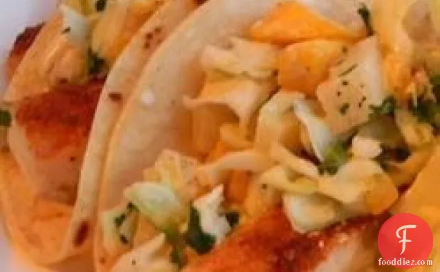 आसान के साथ मछली Tacos मैंगो-अनानास Slaw