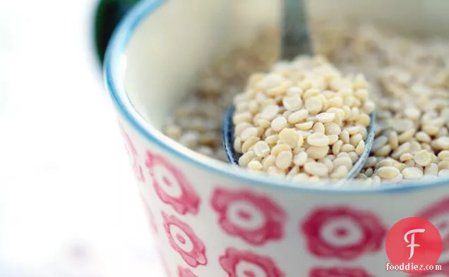 कोरिज़ो और पेपरिका क्रीम के साथ सफेद दाल का सूप-सूप ऑक्स लेंटिल्स गोरे लोग एवेक कोरिज़ो एट क्रेम औ पेपरिका