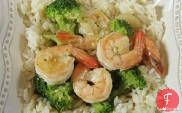 लहसुन की चटनी में ब्रोकोली के साथ झींगा