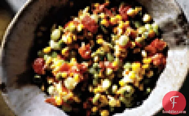 ताजा मकई, लीमा बीन्स, टमाटर और प्याज का सक्सोटाश