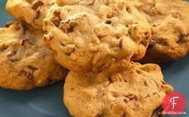Reese's® Classic Peanut Butter and Milk Chocolate Chip Cookies