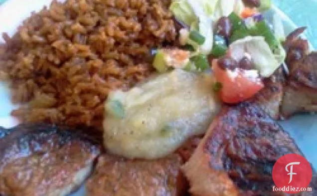 सेब साल्सा के साथ मेसकाइट ग्रिल्ड पोर्क चॉप्स