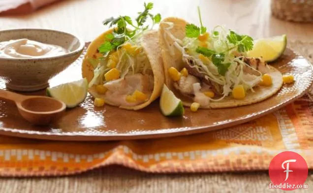 मछली Tacos के साथ Chipotle क्रीम