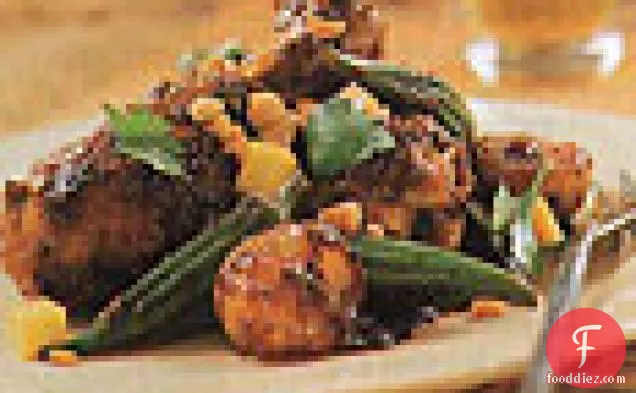 भिंडी और आलू के साथ करी चिकन पैर