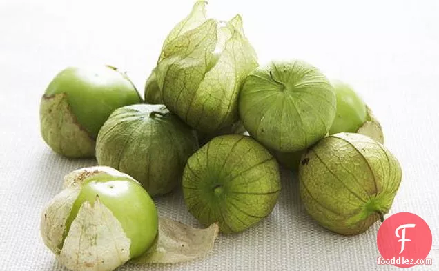 टोमाटिलो साल्सा के साथ क्रम्ब-कोटेड हलिबूट