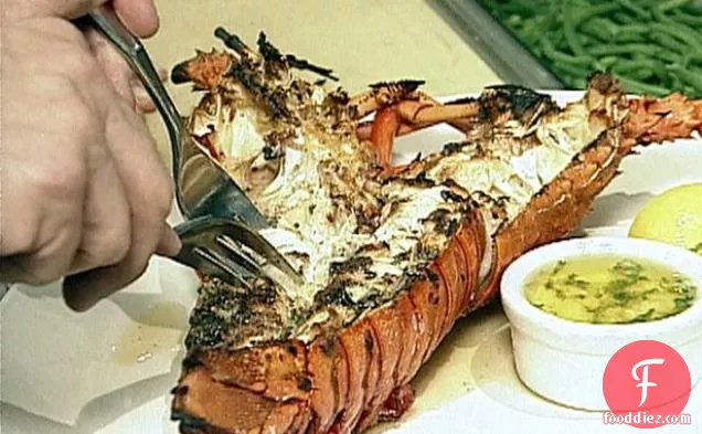 हर्ब-ग्रिल्ड स्पाइनी पैसिफिक लॉबस्टर