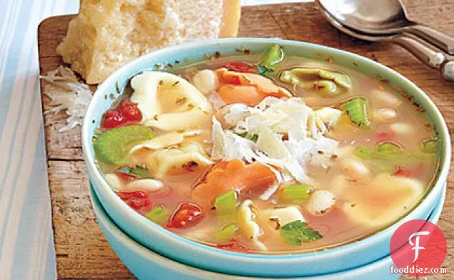 Tortellini और सफेद बीन सूप