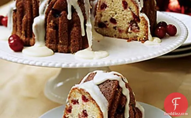 ऑरेंज-ग्लेज़ेड क्रैनबेरी पाउंड केक