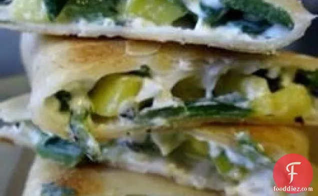 ग्रील्ड Poblano मिर्च और आम Quesadillas