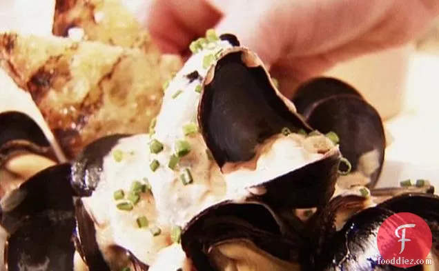 Steamed Mussels with Spicy Red Pepper Aioli