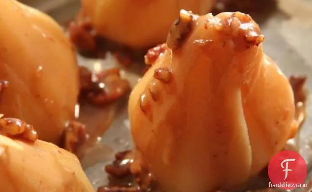 Poached Pears with Creamy Pecan Sauce