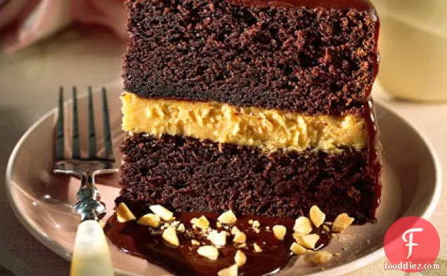 चॉकलेट-पीनट बटर मूस केक