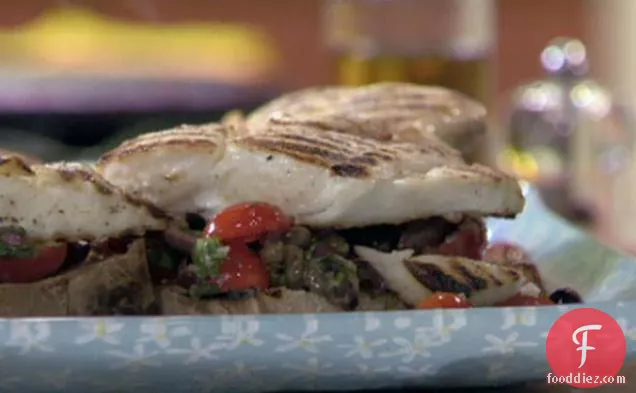 कच्चे पुट्टनेस्का साल्सा के साथ हलिबूट