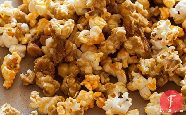 Cheddar And Caramel Popcorn Mix