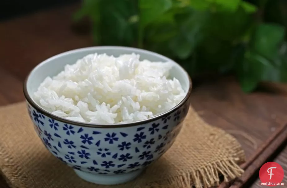 नाशपाती और क्रैनबेरी जंगली चावल का सलाद