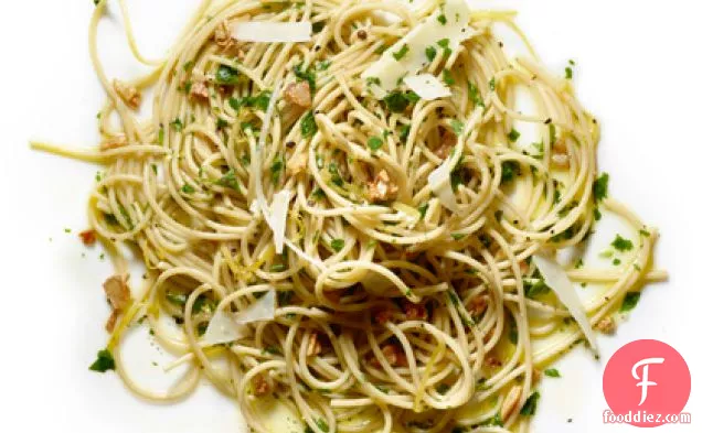 Whole-Wheat Spaghetti with Garlic, Parsley, and Lemon