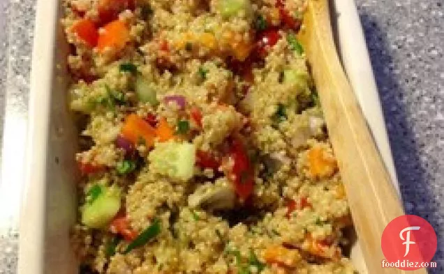 Quinoa वेजी सलाद के साथ Zesty Vinaigrette