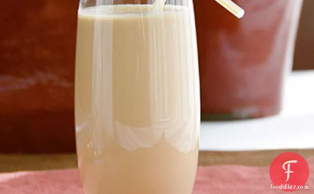मूंगफली-मक्खन-कप स्मूदी