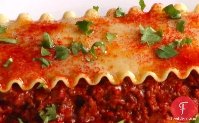 स्मोक्ड लाल शिमला मिर्च खुला चेहरा Lasagna