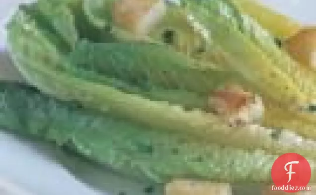 टोस्टेड परमेसन और लहसुन का तेल सीज़र सलाद