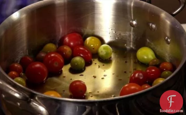 रॉक झींगा, मकई और फट चेरी टमाटर के साथ टैगलीटेल