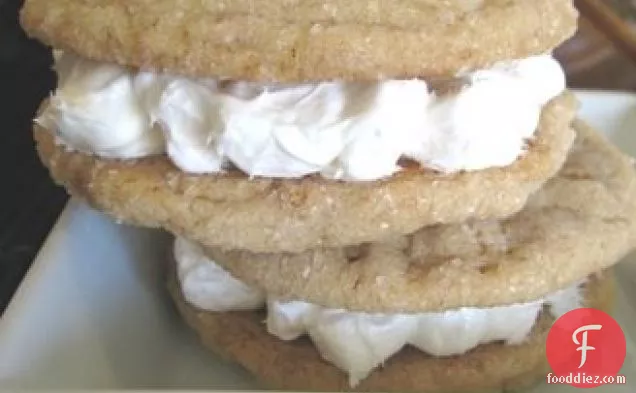 मूंगफली का मक्खन व्हॉपर कुकीज़ और सैंडविच