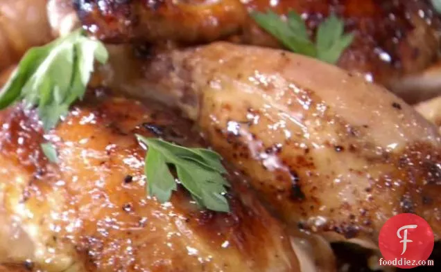 काली मिर्च सिरका सॉस के साथ रोटिसरी चिकन