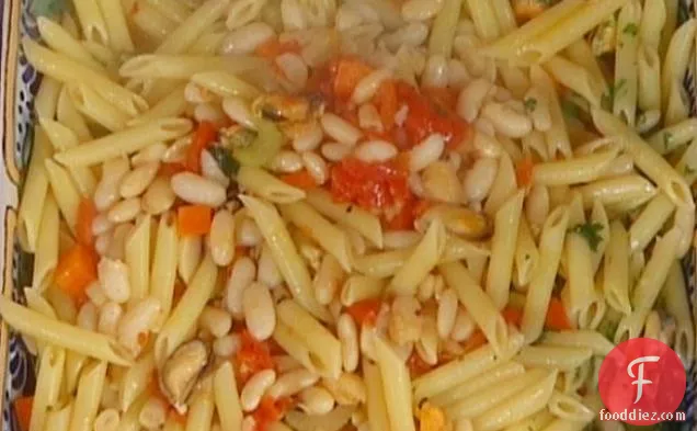 पास्ता के साथ Mussels और सेम: Penne चुनाव Cozze e Fagioli