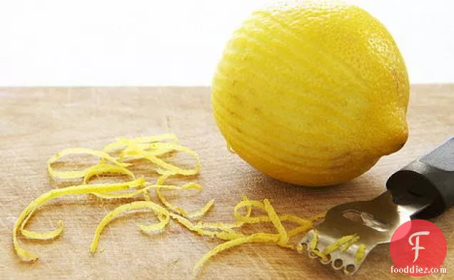 ओर्ज़ो और काले जैतून के साथ हलिबूट सलाद