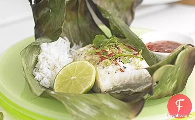 नारियल क्रीम, मिर्च और चूने के साथ हलिबूट पार्सल