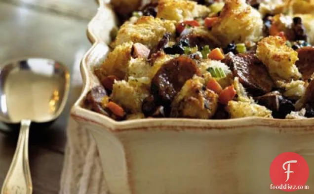 Herbed Bread Stuffing with Mushrooms and Sausage