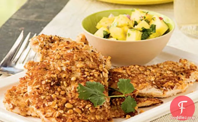 अनानास साल्सा के साथ मूंगफली-क्रस्टेड चिकन