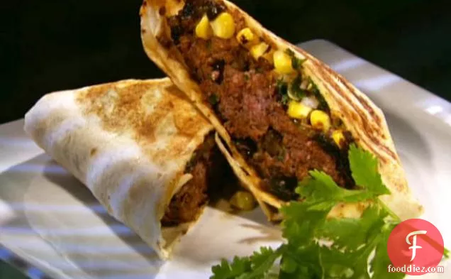 Adobo Quesadilla के साथ बर्गर, ग्रील्ड मकई साल्सा