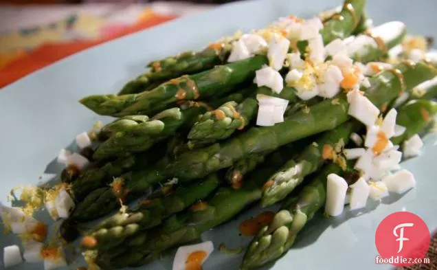 Asparagus with Tangy-Smoky Dressing