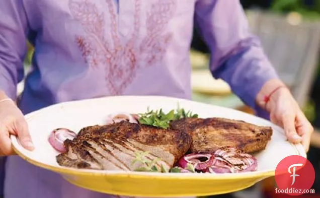 ग्रील्ड नमकीन बीफ ब्रिस्केट या फ्लैंक स्टेक