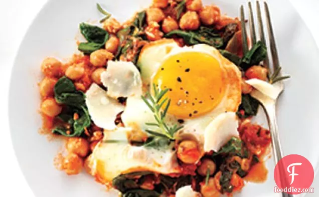 Eggs with Chickpeas, Spinach, and Tomato
