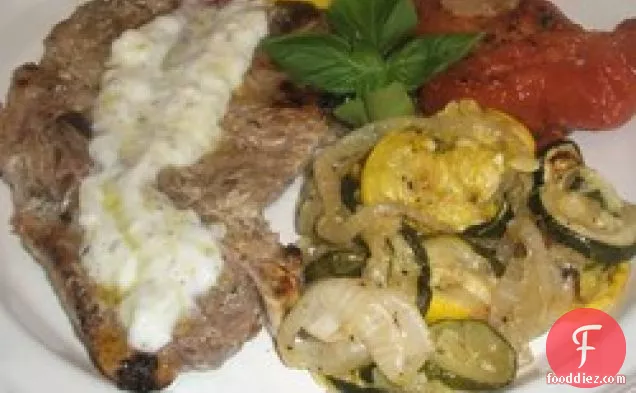 ग्रील्ड नींबू और दौनी भेड़ का बच्चा चॉप