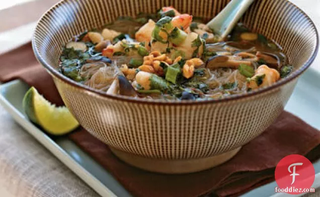 टॉम यम गूंग (मसालेदार थाई झींगा सूप)