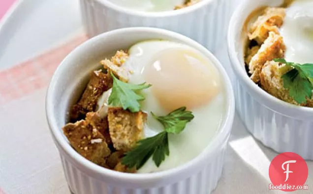 Baked Eggs en Cocotte with Onions