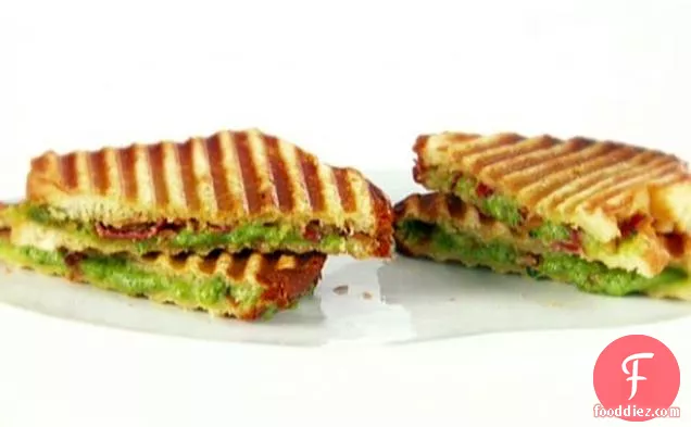 ग्रील्ड पनीर के साथ पालक और Pancetta