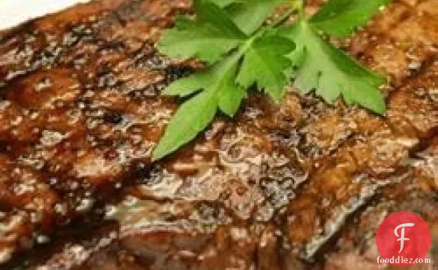 Sirloin स्टेक के साथ लहसुन मक्खन