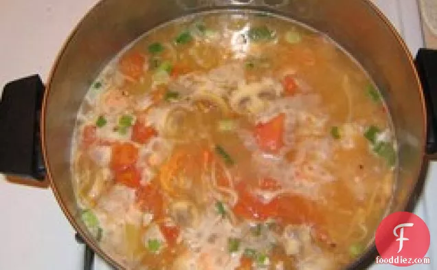 गर्म और खट्टा झींगा सूप