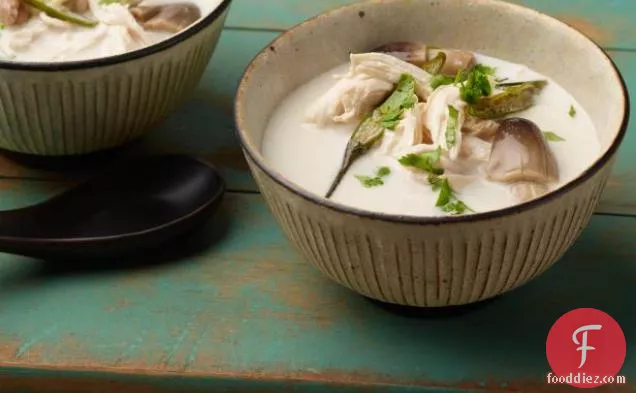 थाई नारियल चिकन सूप