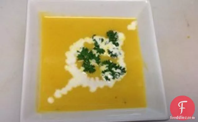 मलाईदार आलू, गाजर, और लीक सूप