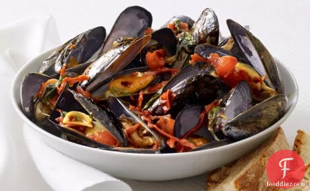 Mussels With Tomatoes and Salami