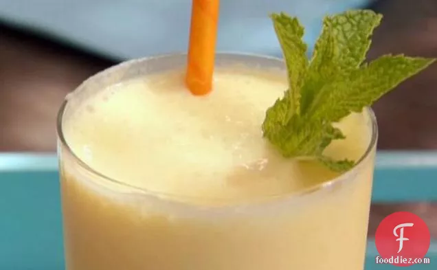 Mango-Yogurt-White Rum Smoothie