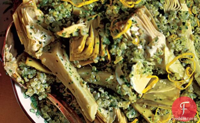 Quinoa सलाद के साथ Artichokes और अजमोद
