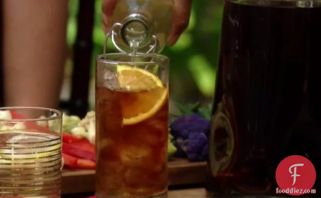 Kuwaity Iced Tea: Cinnamon-Orange Sweet Tea with Mint Syrup