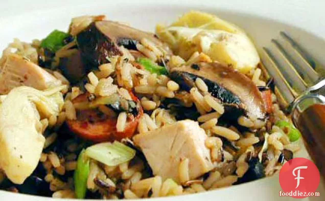 स्मोक्ड सॉसेज के साथ चिकन और जंगली चावल